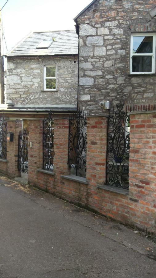 Historic Hideaway In Cork City Centre Exterior photo